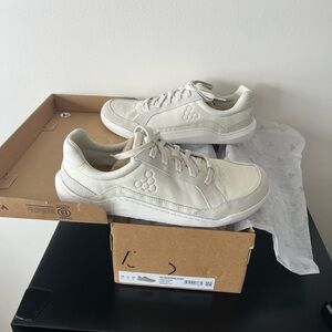 Vivobarefoot Gobi II Sneaker Premium Leather | Limestone | NIB | Men’s 11 EU 44